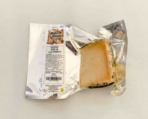 Queso de oveja con manteca y romero Queso de oveja con manteca y romero