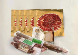 Lote de paleta de bellota con queso y embutido: tabla canita