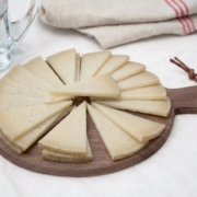 Queso de oveja viejo cuña 1/8 cortada